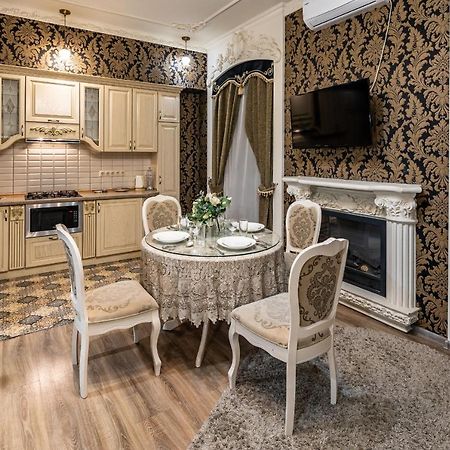 Classic Royal Central Apartment. Balcony And A/C Львов Экстерьер фото