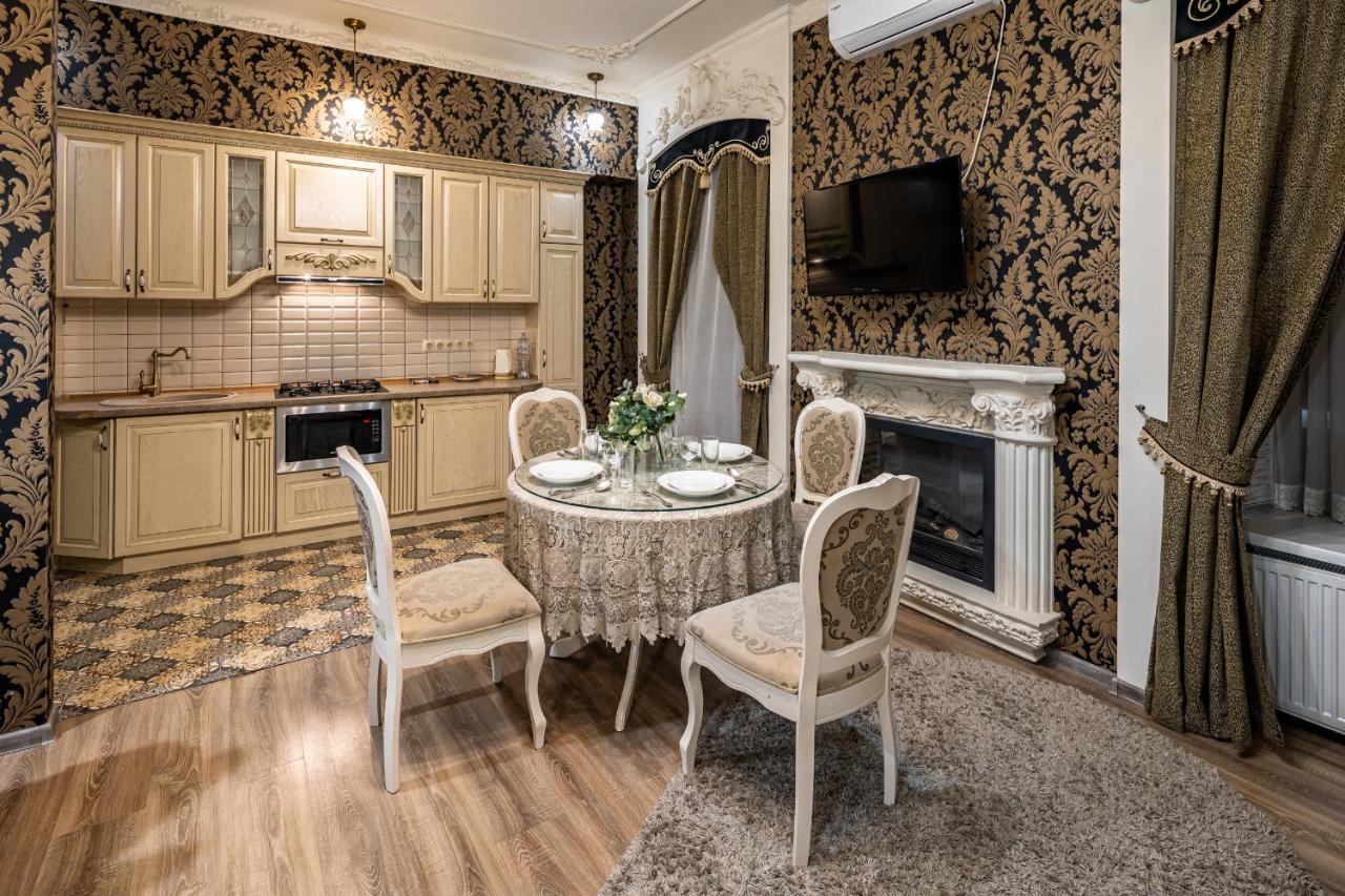 Classic Royal Central Apartment. Balcony And A/C Львов Экстерьер фото