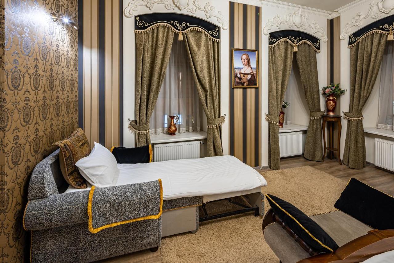 Classic Royal Central Apartment. Balcony And A/C Львов Экстерьер фото